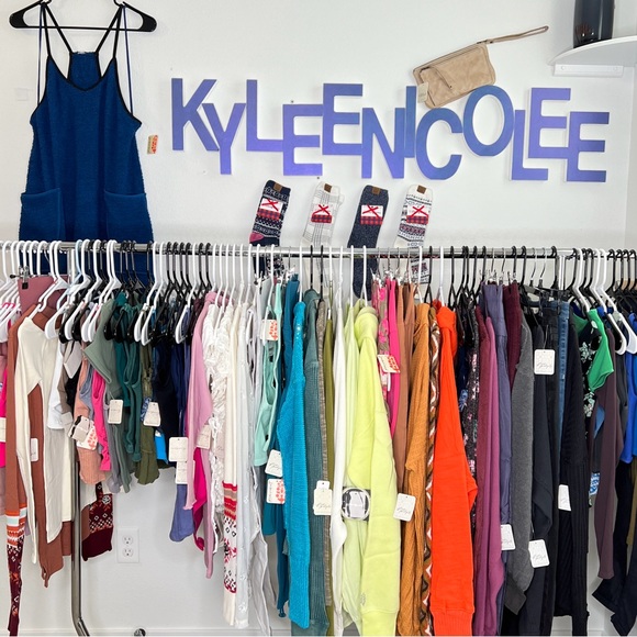 FREE PEOPLE PREMIUM & GIVEAWAYS🔥🎉 - Picture 5 of 7